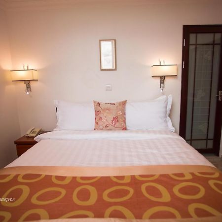 Regency Resort Singida Экстерьер фото