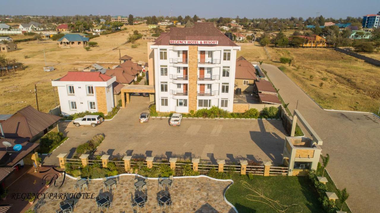Regency Resort Singida Экстерьер фото